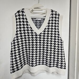 Hollister houndstooth sweather vest